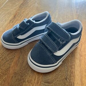 Vans Toddler Old Skool V Suede Shoe
 Blue and White Velcro Sneakers NEVER WORN